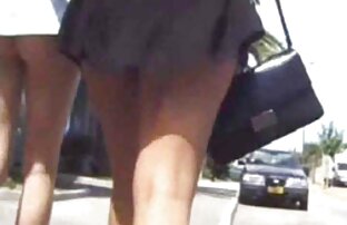 Russische Hure mit schwarzem BH, sitzt dicke reife titten auf Fremden Bolzen im Auto