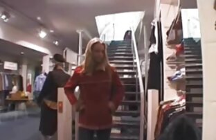 XXX Sie reife nackte titten Hose einen Schwanz auf dem Boden