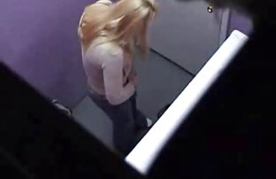 Melissa Moore erlaubt dem Trainer, sex im Zimmer zu haben. Zuerst saugt die junge Frau reife alte titten an dem Mann und gab dann alle Löcher in die Maschine.