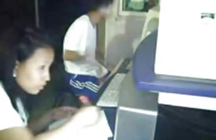 Eine Frau mit Roter Krawatte Nagel Hartgummi in die Sexmaschine und mit reife weiber mit dicken titten Hilfe eines vor der webcam stehenden arsches.